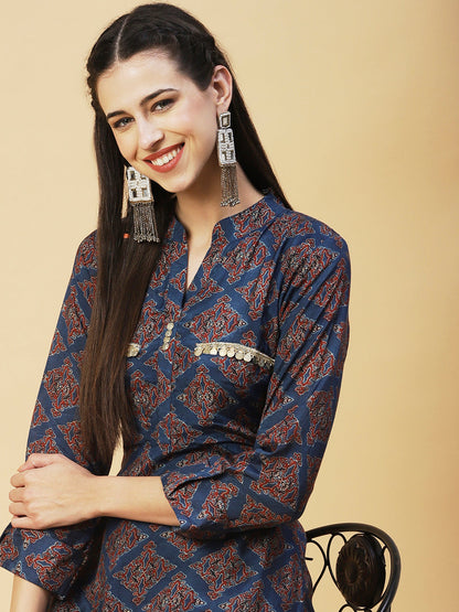 Ajarak Printed Hand Embroidered Asymmetric Hem Kurta With Pants - Indigo Blue