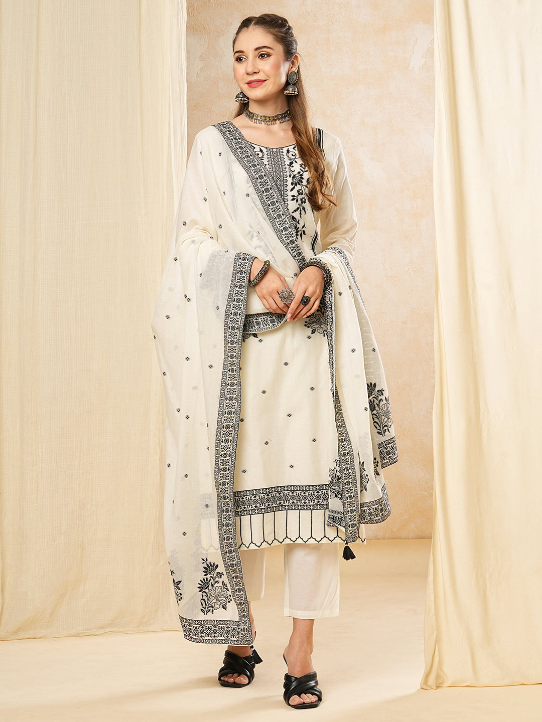 Floral Embroidered Straight Fit Kurta with Pant & Dupatta - White