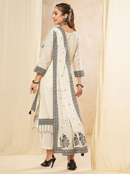 Floral Embroidered Straight Fit Kurta with Pant & Dupatta - White