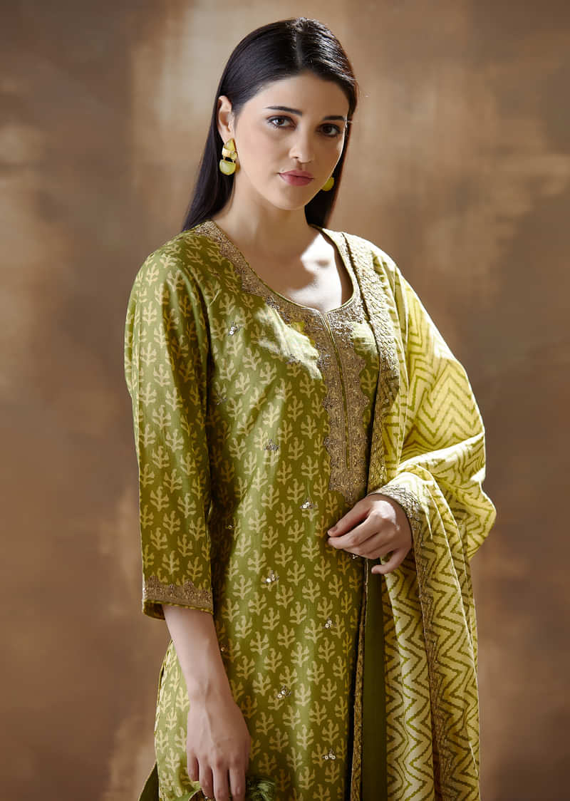 Green Straight Cut Suit In Silk With Print And Embroidered Neckline