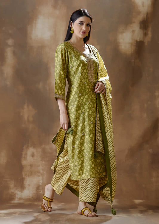 Green Straight Cut Suit In Silk With Print And Embroidered Neckline